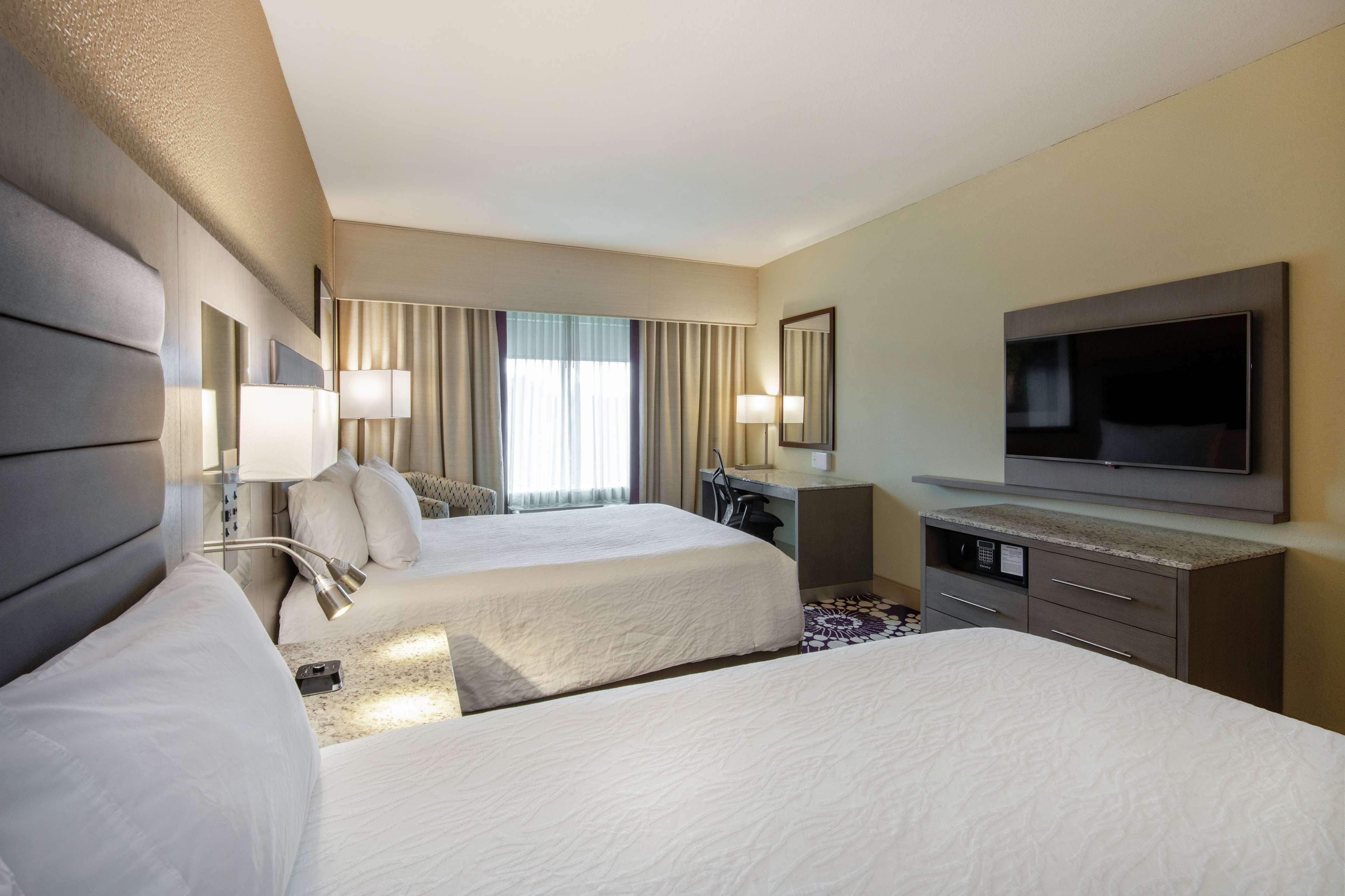 Hilton Garden Inn Raleigh/Crabtree Valley Exterior photo