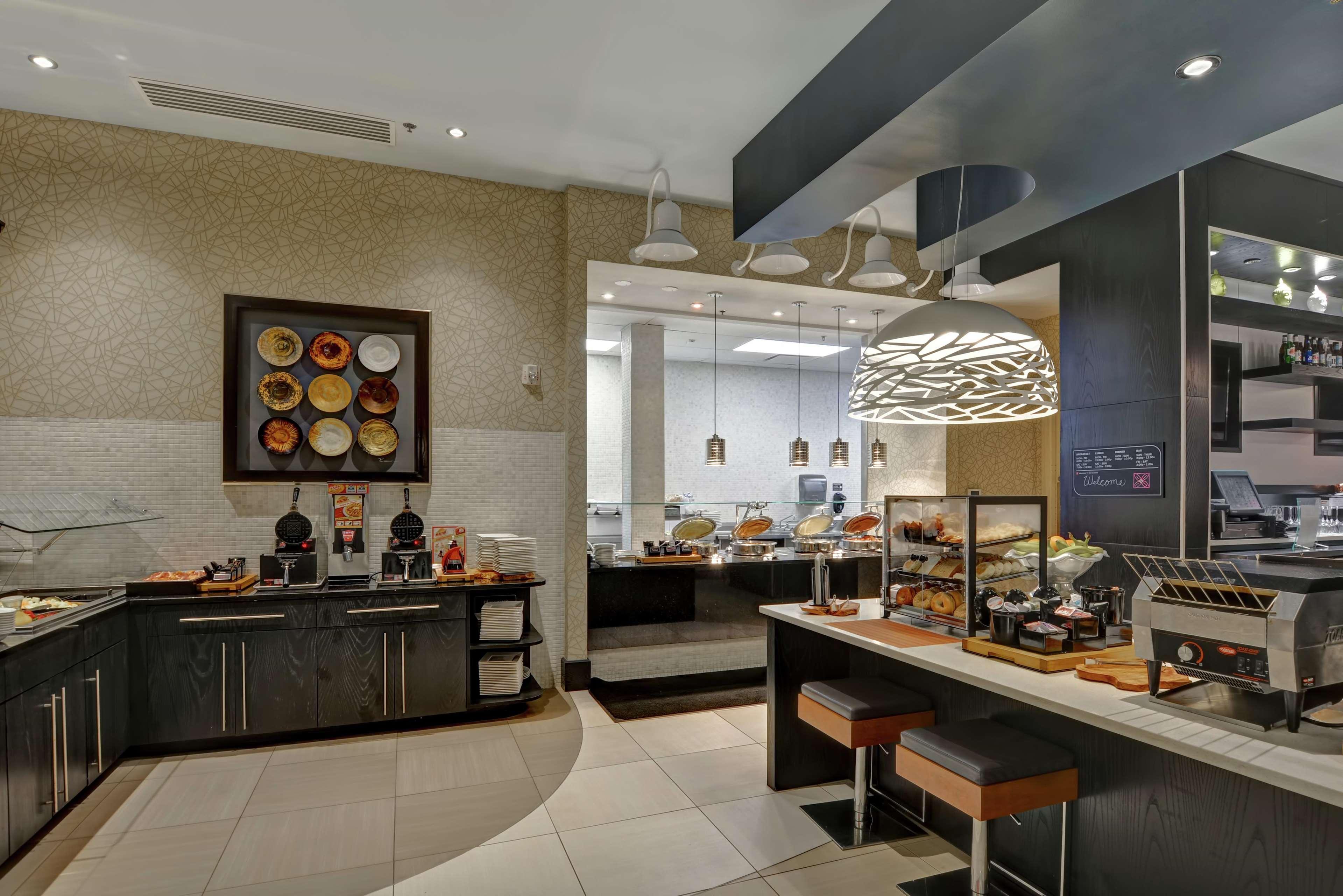 Hilton Garden Inn Raleigh/Crabtree Valley Exterior photo