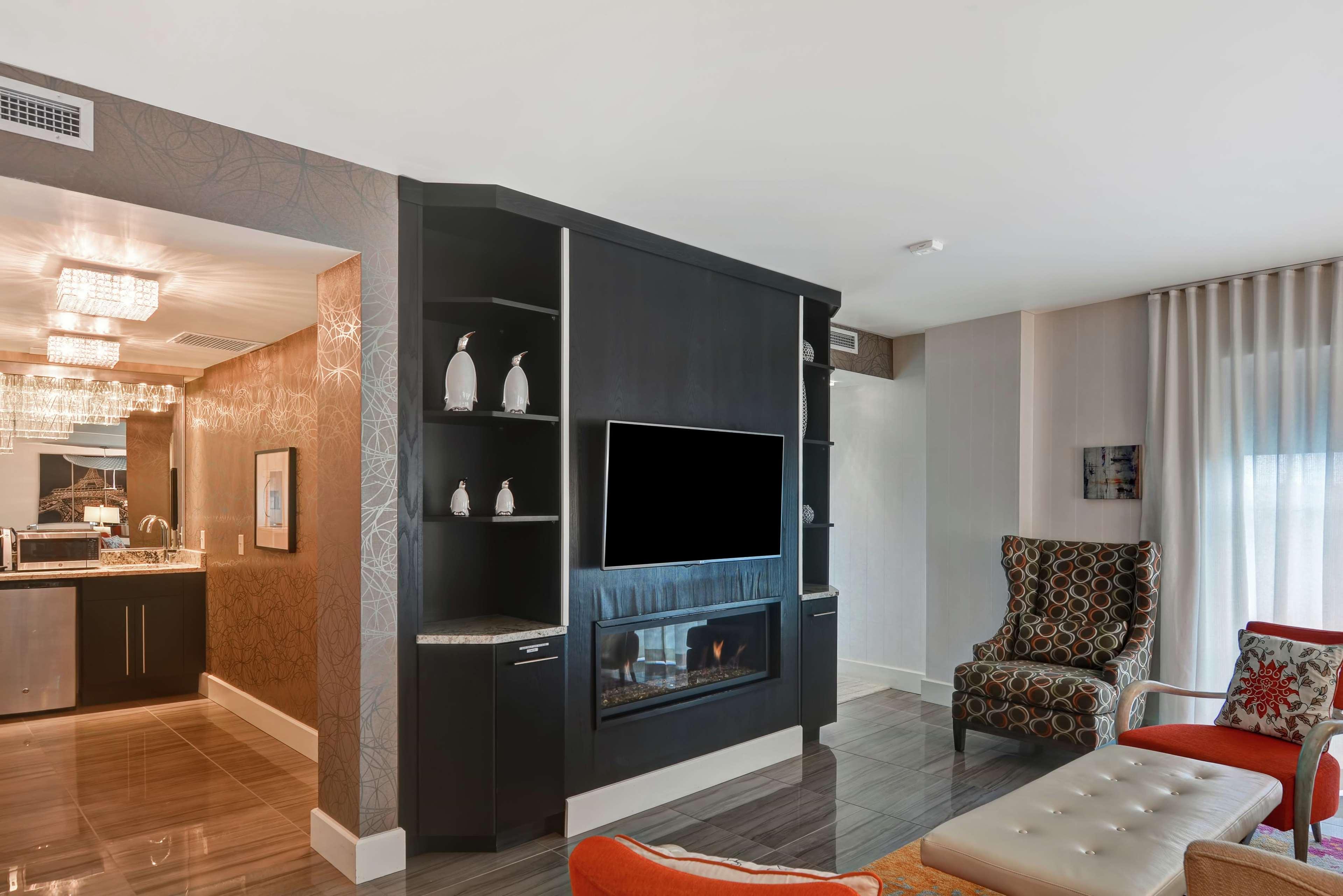 Hilton Garden Inn Raleigh/Crabtree Valley Exterior photo