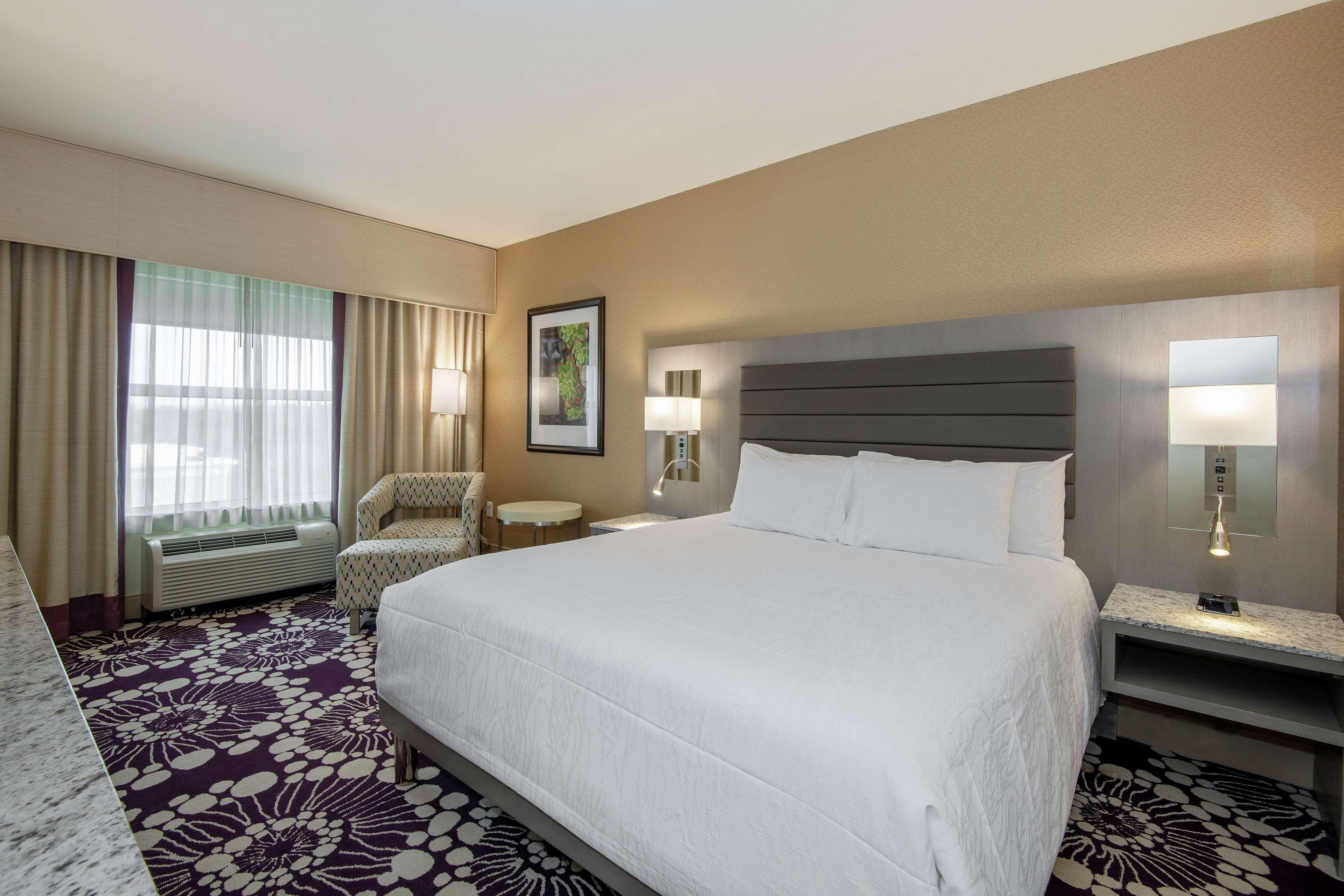 Hilton Garden Inn Raleigh/Crabtree Valley Exterior photo