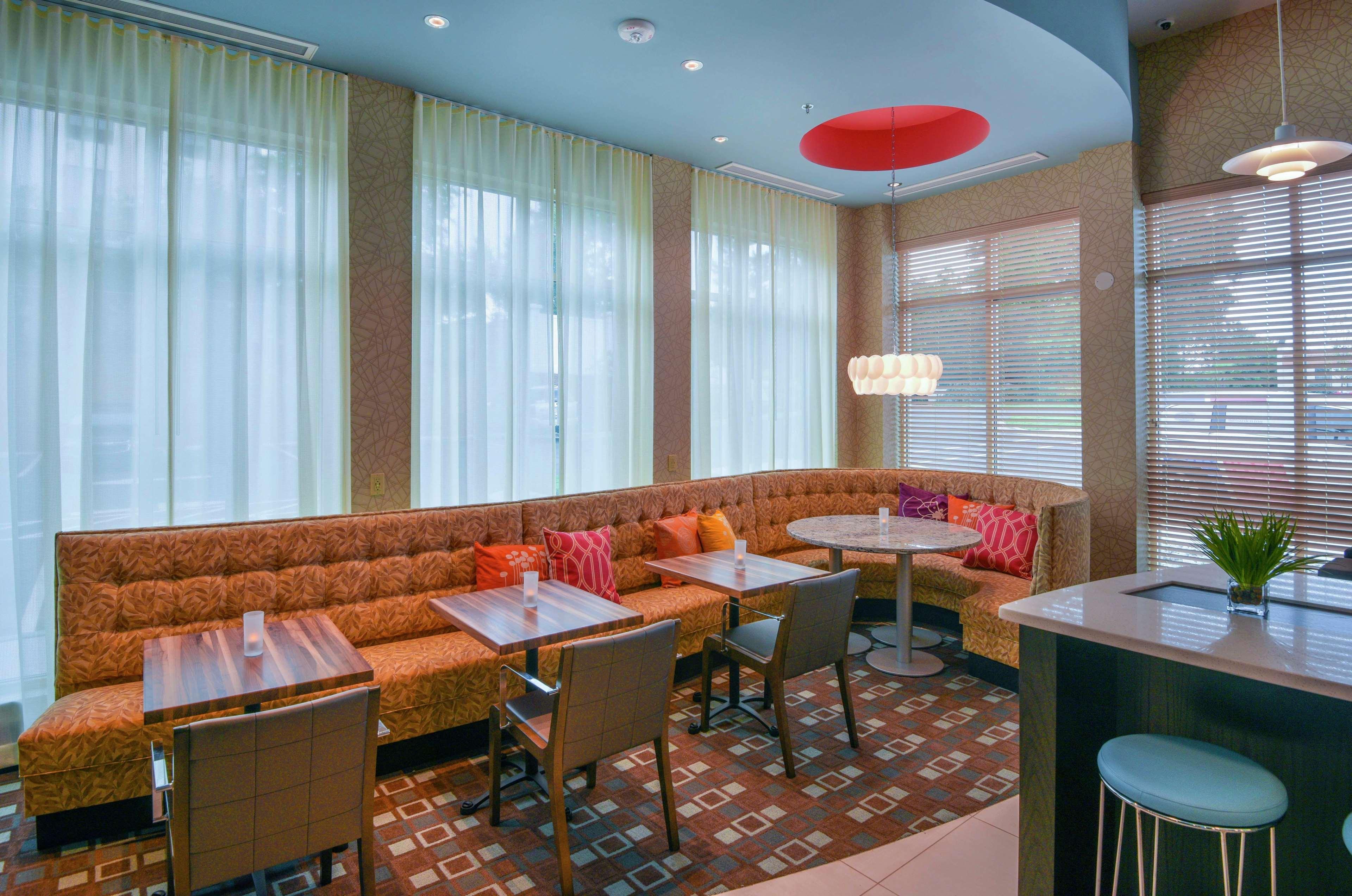 Hilton Garden Inn Raleigh/Crabtree Valley Exterior photo