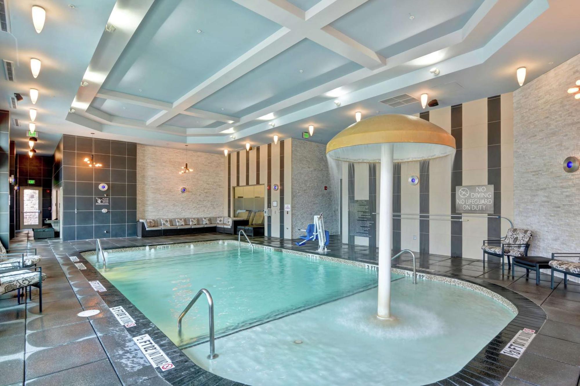 Hilton Garden Inn Raleigh/Crabtree Valley Exterior photo