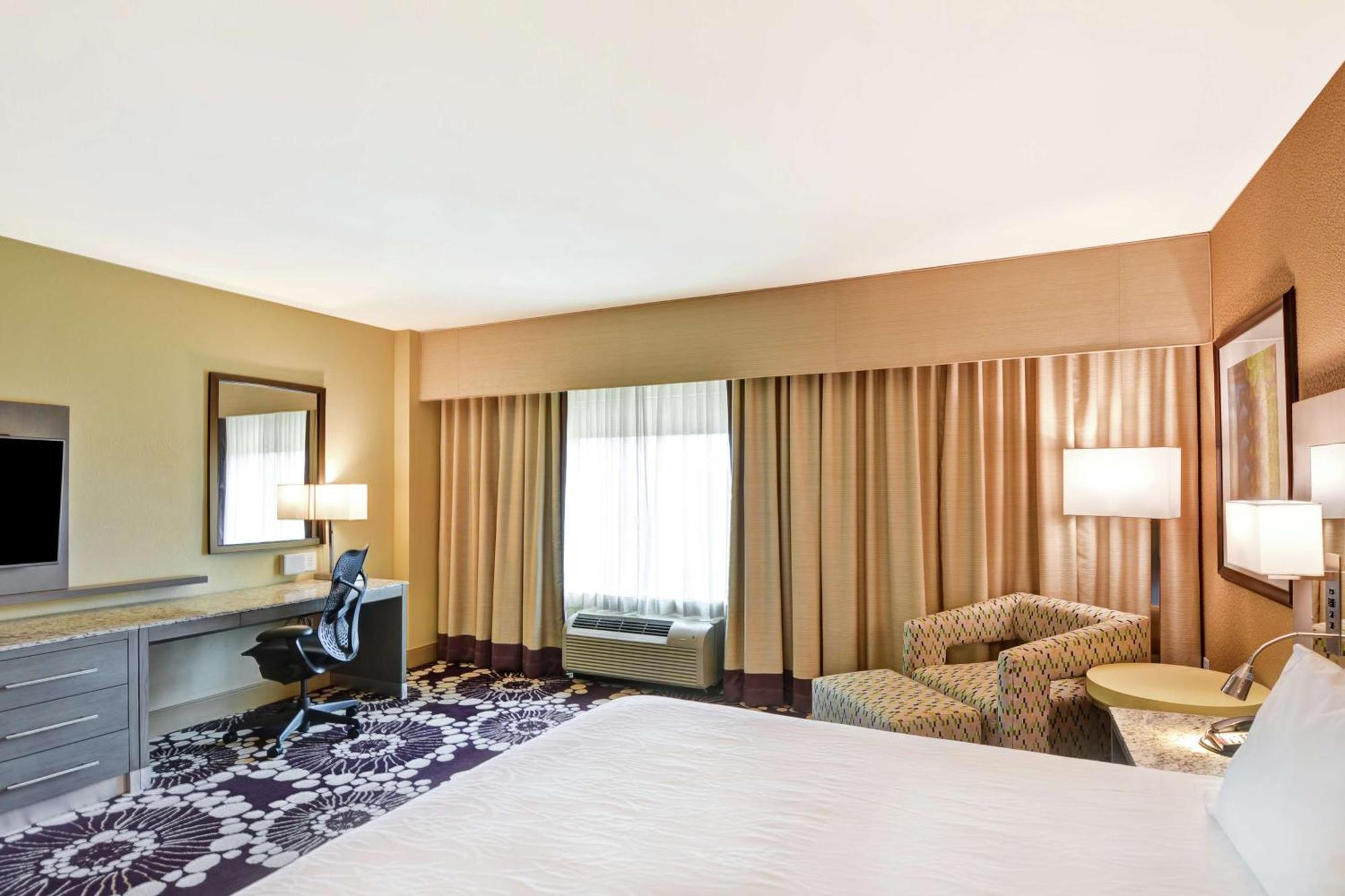 Hilton Garden Inn Raleigh/Crabtree Valley Exterior photo