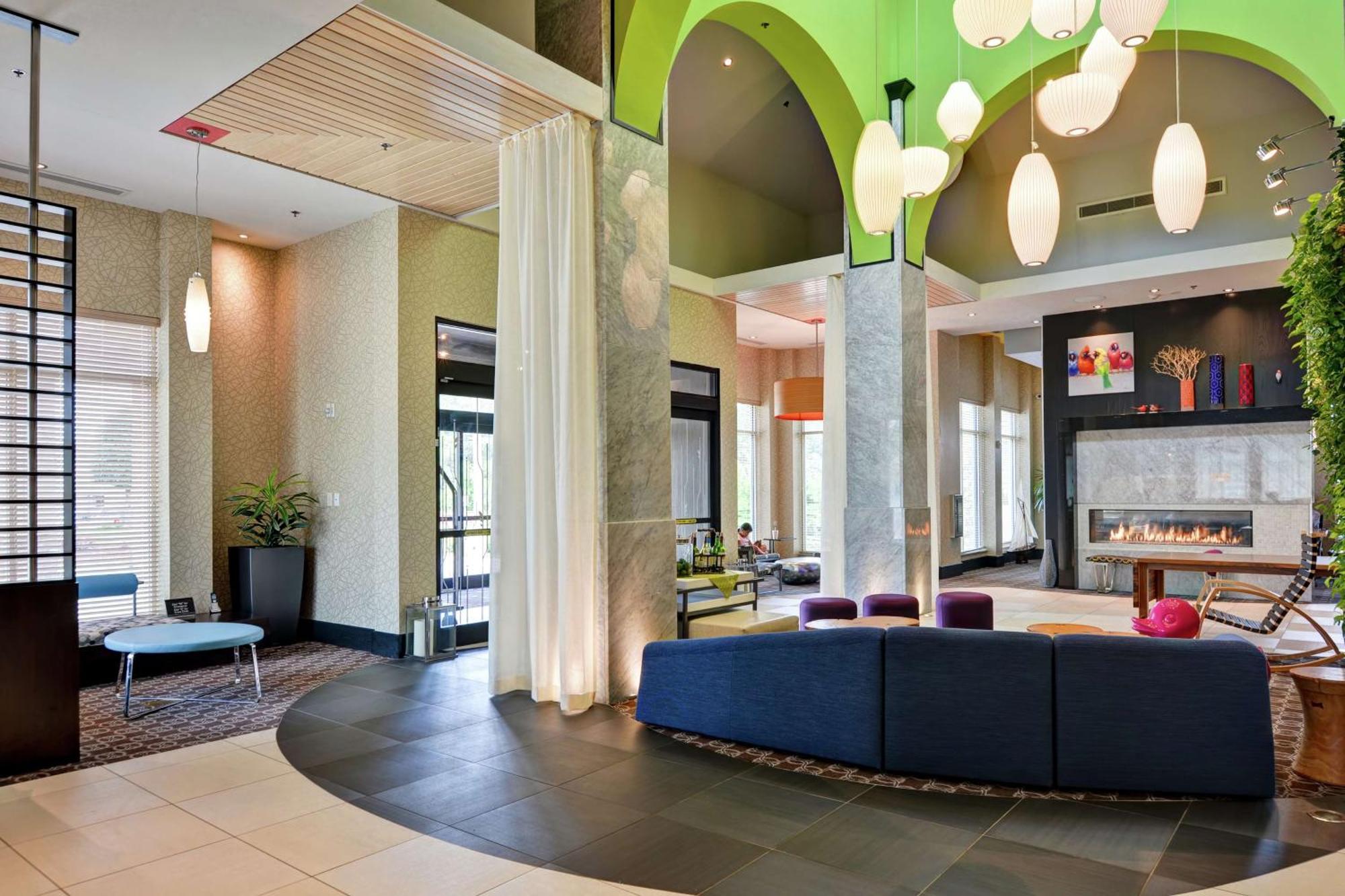 Hilton Garden Inn Raleigh/Crabtree Valley Exterior photo